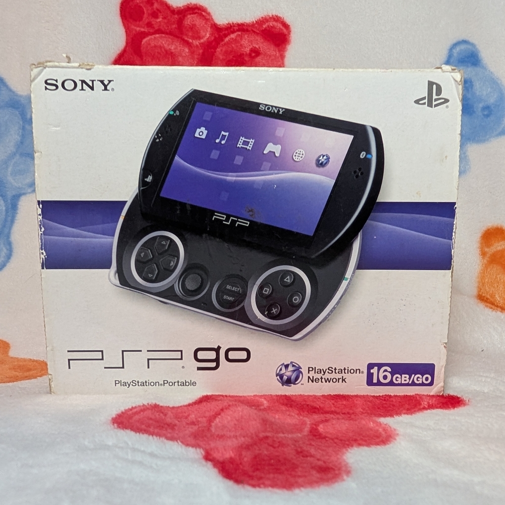 Sony PSP Go - Black and Silver